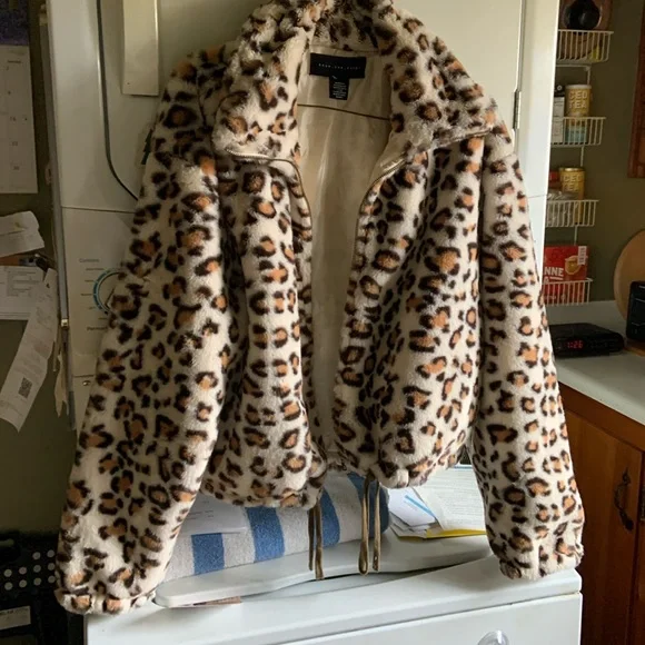 Super cute Know One Cares brand soft leopard fleece jacket size medium - Picture 1 of 6
